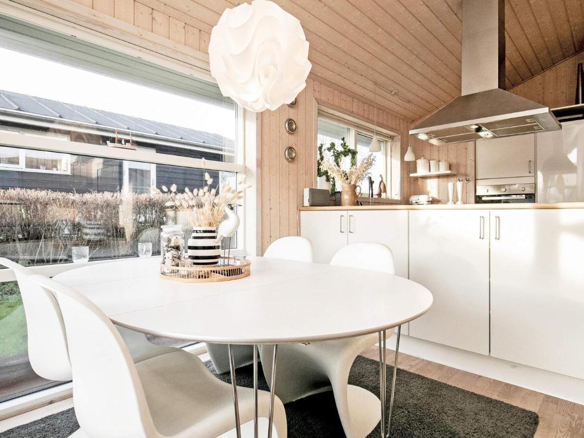 6 Person Holiday Home In Tranek R Fæbæk Bagian luar foto